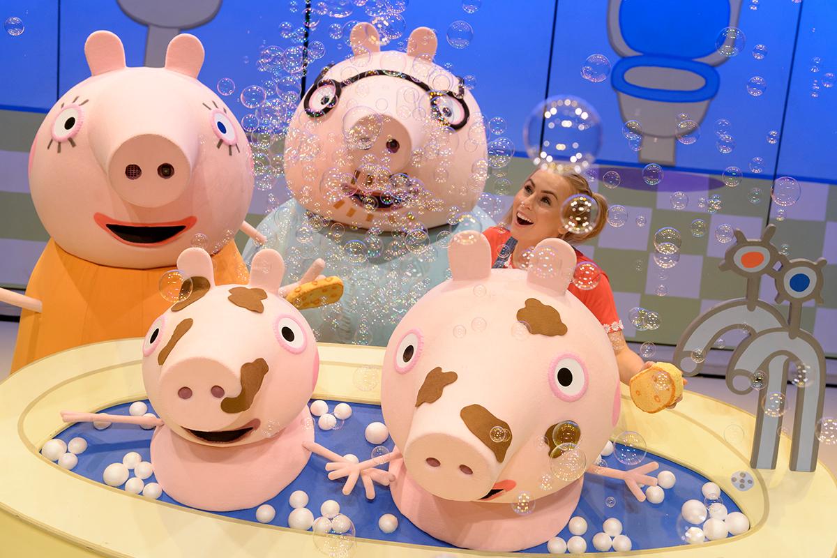 peppa-pig-s-family-picture-peppa-pig-s-mummy-pig-is-cornish-and-loves-cornwall-more-than