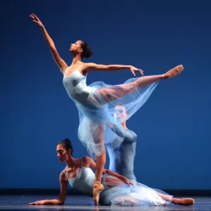 Tableau of 3 ballet dancers